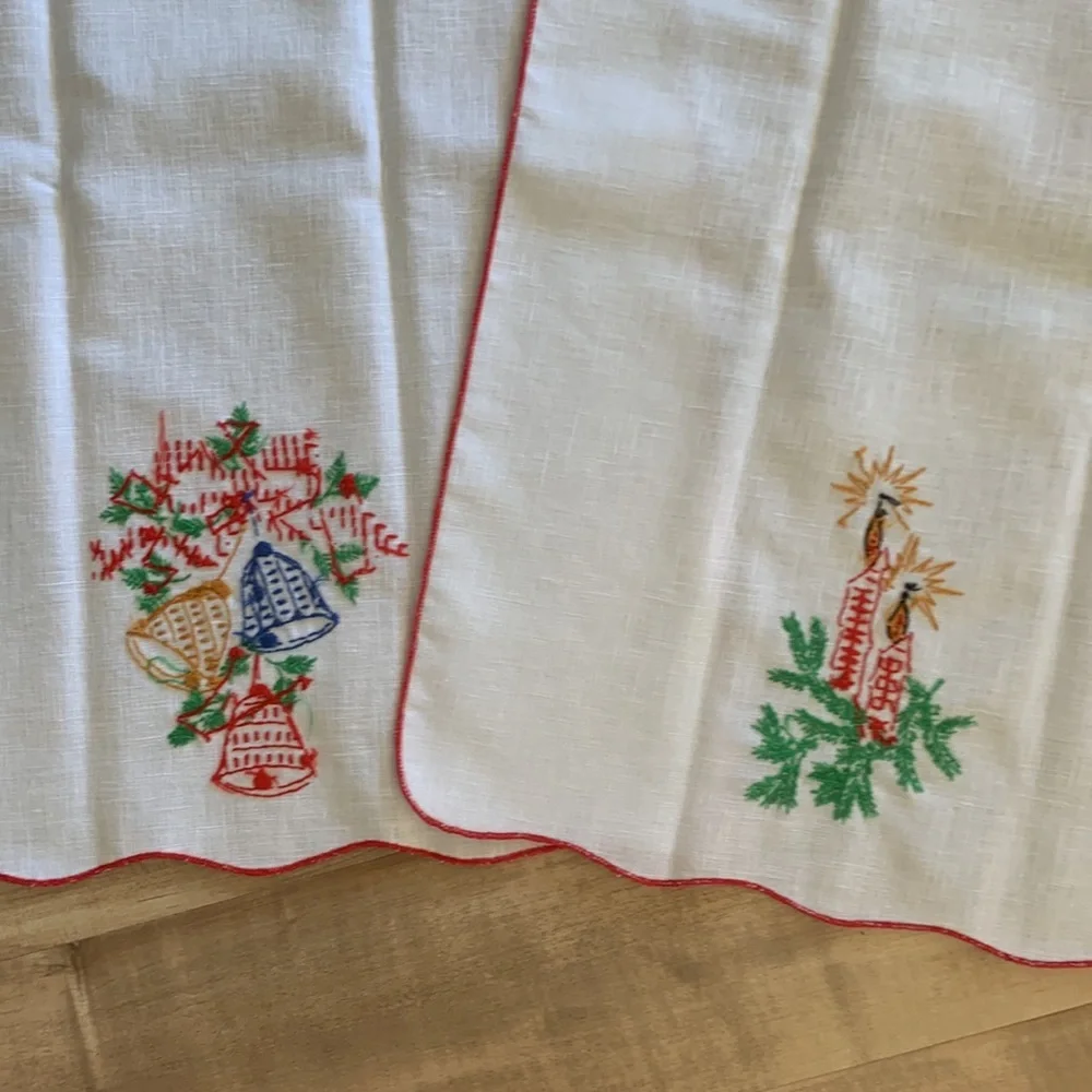 Set of 2 Handmade Christmas Decorative Towels and 4 Napkins
